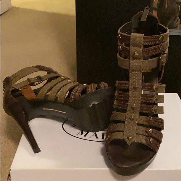 Never worn strappy heel - Picture 2 of 4